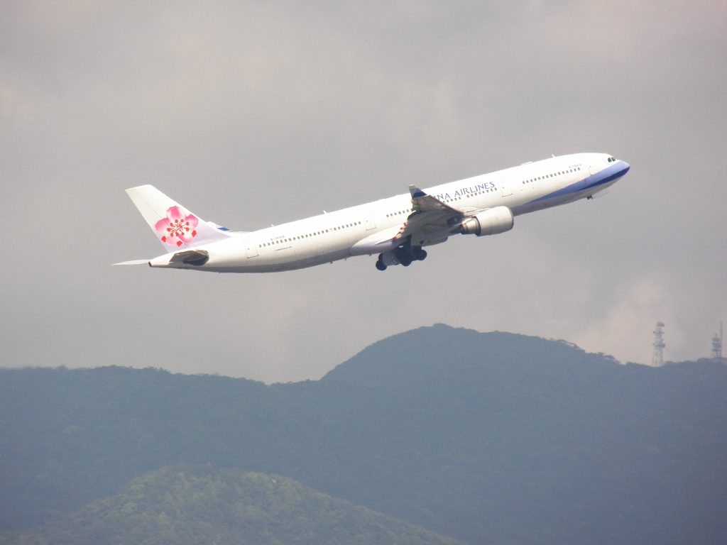 Chinese Power‑Bank Giant Romoss Halts Production After Safety Recall and Aviation Ban